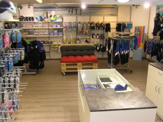 sowie unsere Abteilung für Tauch- und Wassersport. Hier finden Sie Tauch-, Schwimm- und Wassersport Ausrüstung ...