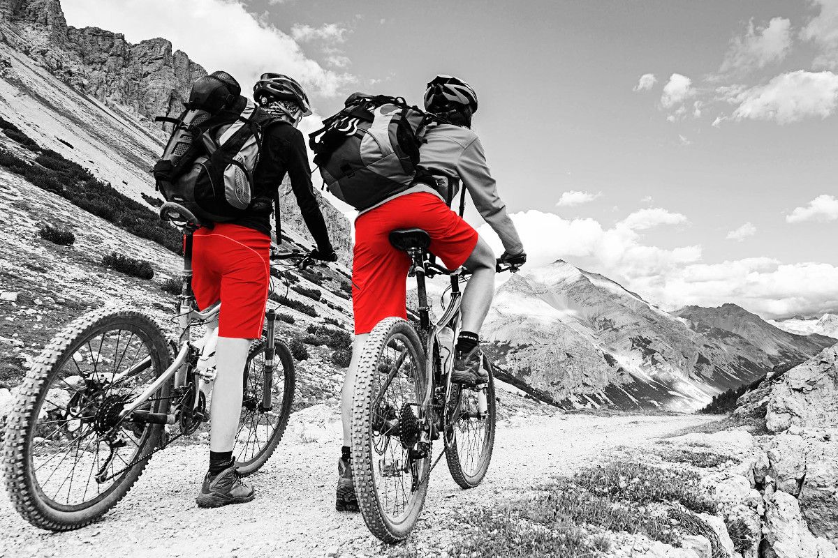 Mit dem Fahrrad in die Berge, zum See oder in die Stadt. Ein Fahrradhelm steht Dir immer gut.